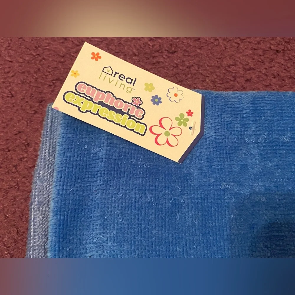 NWT 2 of 2 pack hand towels